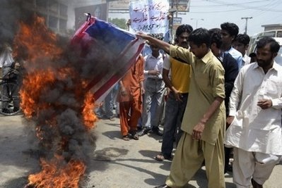 Pakistan lên án vụ đột kích của Mỹ - 1 Pakistan lên án vụ đột kích của Mỹ - 1