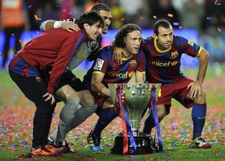 Niềm sung sướng của cầu thủ Barca trong lễ đăng quang - 9 Niềm sung sướng của cầu thủ Barca trong lễ đăng quang - 9
