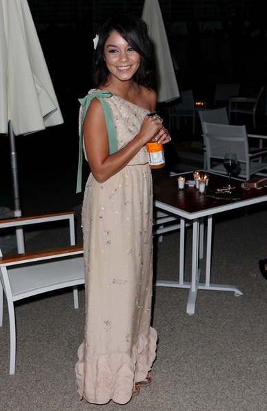 Vanessa Hudgens xinh tươi dự tiệc - 6 Vanessa Hudgens xinh tươi dự tiệc - 6