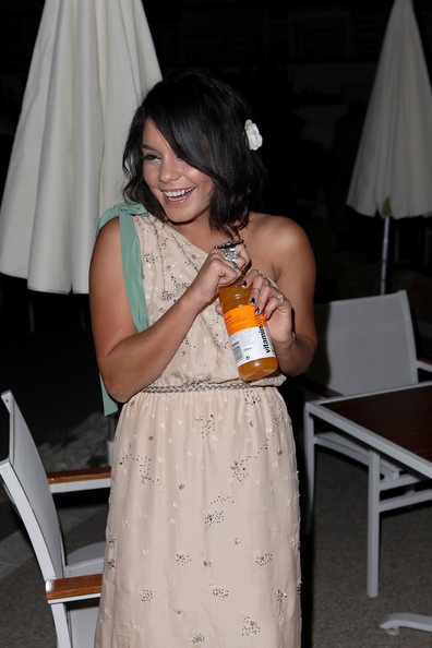 Vanessa Hudgens xinh tươi dự tiệc - 7 Vanessa Hudgens xinh tươi dự tiệc - 7