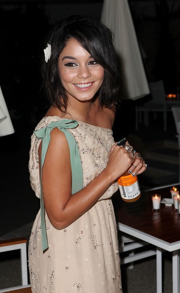 Vanessa Hudgens xinh tươi dự tiệc - 5 Vanessa Hudgens xinh tươi dự tiệc - 5