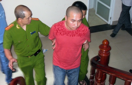 36 dân chơi “đập đá” trong phòng karaoke - 1 36 dân chơi “đập đá” trong phòng karaoke - 1