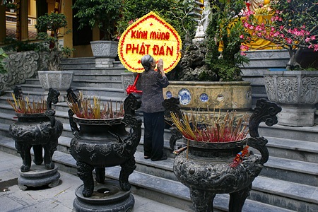 Tháng Tư - mùa Phật đản - 3