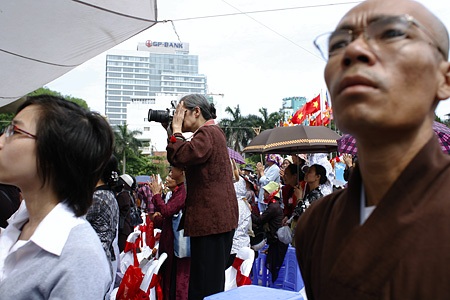 Tháng Tư - mùa Phật đản - 13