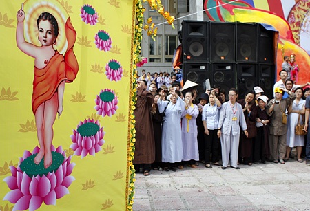 Tháng Tư - mùa Phật đản - 8