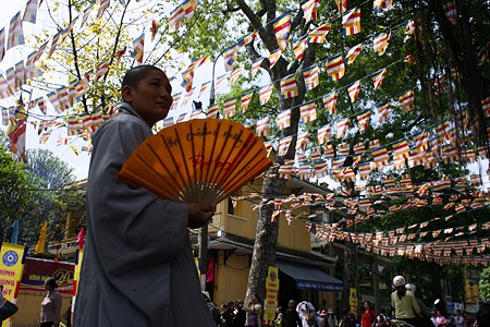 Tháng Tư - mùa Phật đản - 16