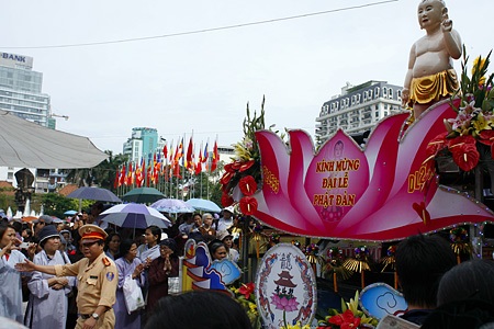 Tháng Tư - mùa Phật đản - 11