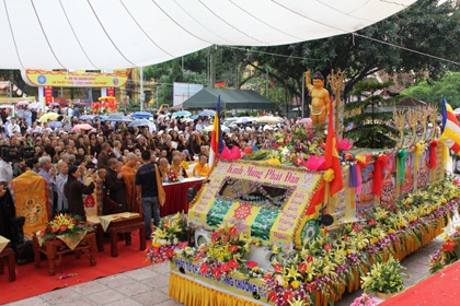 Tháng Tư - mùa Phật đản - 19