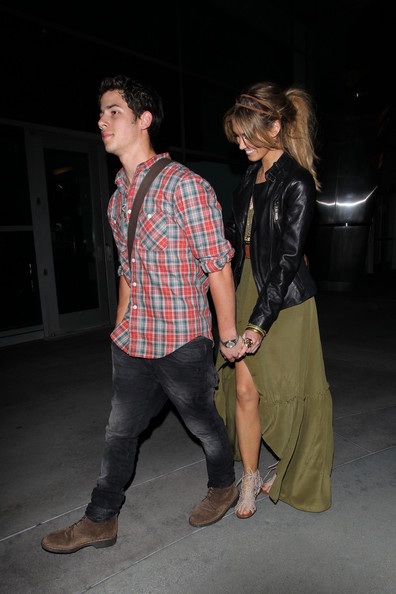 Nick Jonas hẹn hò với đàn chị Delta Goodrem? - 4 Nick Jonas hẹn hò với đàn chị Delta Goodrem? - 4