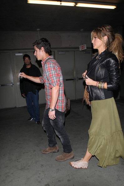 Nick Jonas hẹn hò với đàn chị Delta Goodrem? - 5 Nick Jonas hẹn hò với đàn chị Delta Goodrem? - 5