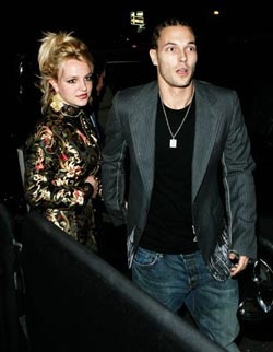 Britney và Kevin: Những con số đáng buồn  - 1