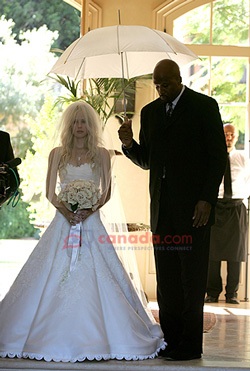 Avril Lavigne công bố album ảnh cưới - 5