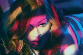 Những điểm chung của 2 "nữ hoàng phá cách" - 1 Những điểm chung của 2 "nữ hoàng phá cách" - 1