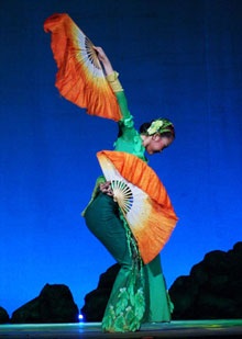 Linh Nga - giọt nước mắt trên sàn tập  - 1