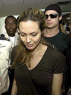 Angelina Jolie và Brad Pitt: Tình yêu trên từng cây số - 12