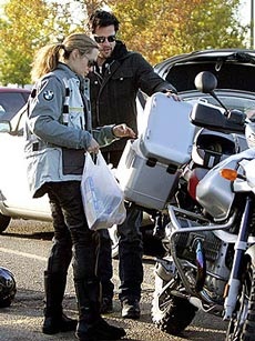 Angelina Jolie và Brad Pitt: Tình yêu trên từng cây số - 8