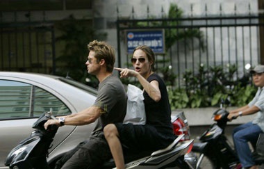 “Cặp đôi vàng” của Hollywood bất ngờ đến Việt Nam - 3