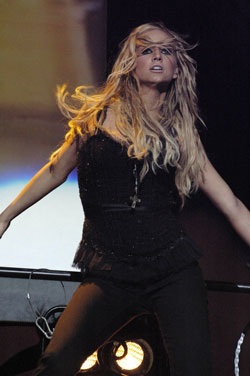 Ashlee Simpson mở màn tour lưu diễn mùa hè - 7 Ashlee Simpson mở màn tour lưu diễn mùa hè - 7