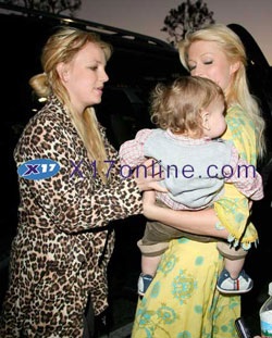 Britney Spear và Paris Hilton ngày càng trở nên thân thiết - 7