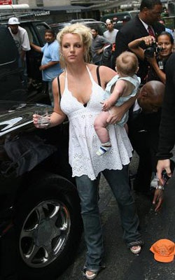 Những bức hình tố cáo Britney Spear - 7