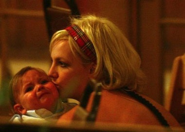 Britney báo “tin mừng” cho Madonna - 1