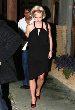 Britney báo “tin mừng” cho Madonna - 2