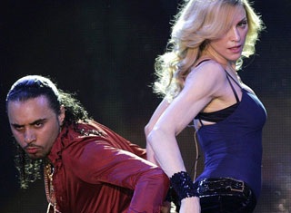 Madonna "rực lửa" trên sân khấu Coachella - 8