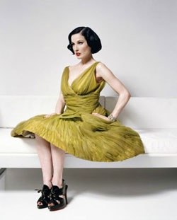 Dita Von Teese: Biểu tượng sex của cả hai giới - 5