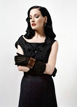 Dita Von Teese: Biểu tượng sex của cả hai giới - 6