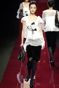 Một vẻ đẹp bay bổng và nữ tính  - 2