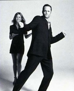 Jennifer và Vince “quấn quít” trên... Entertainment - 5