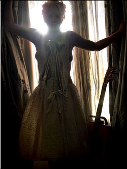 Courtney Love: Đứng dậy sau ma túy và men rượu - 3