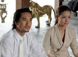 Shin Hyun Joon và hình ảnh mới trong "Lấy chồng Mafia" - 1 Shin Hyun Joon và hình ảnh mới trong "Lấy chồng Mafia" - 1