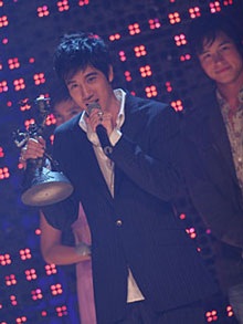 Xem lại lễ trao giải âm nhạc lớn nhất châu Á - 2