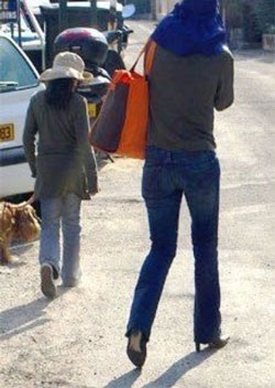 Michael Jackson giả gái? - 1