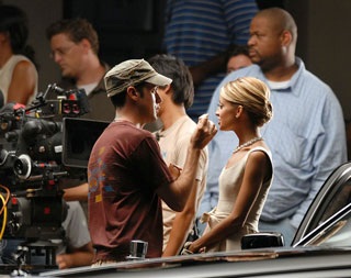 Nicole "đánh bóng" mình qua tên tuổi cha nuôi? - 3