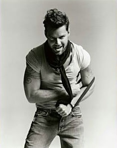 Ricky Martin trở lại bằng hình ảnh “nóng bỏng”  - 1