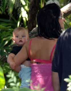 Cậu ấm nhà Britney ăn mặc xấu nhất! - 7