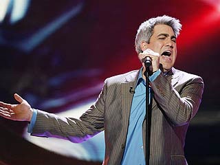 Taylor Hicks: Gã đầu bạc trở thành "Thần tượng Mỹ 2006"  - 3