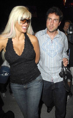 Những nghi vấn xung quanh cái chết của Anna Nicole Smith - 1 Những nghi vấn xung quanh cái chết của Anna Nicole Smith - 1