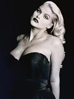 Những khoảnh khắc đáng nhớ trong cuộc đời Anna Nicole Smith - 1