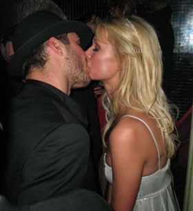 "Đột nhập" bữa tiệc sinh nhật của Paris Hilton - 4