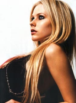 Avril Lavigne: Một ngoại hình hoàn toàn mới  - 7