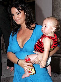 Britney chán mái tóc vàng hoe?  - 4