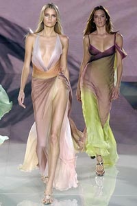 Versace - Bà hoàng kiêu sa - 7 Versace - Bà hoàng kiêu sa - 7