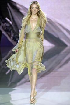 Versace - Bà hoàng kiêu sa - 6 Versace - Bà hoàng kiêu sa - 6