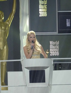 Sự xuất hiện “xa hoa” của Michael Jackson - 8 Sự xuất hiện “xa hoa” của Michael Jackson - 8