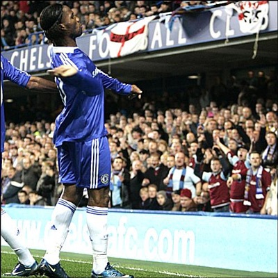 Drogba “phóng” đồng xu vào CĐV đối phương - 1