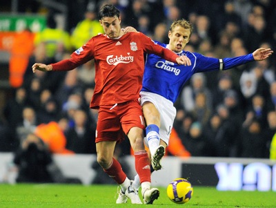 Tiền vệ Liverpool ấm ức vì MU quá ăn may - 1