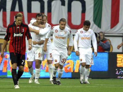 AS Roma - Milan: Tái sinh tại thành phố Vĩnh hằng - 2 AS Roma - Milan: Tái sinh tại thành phố Vĩnh hằng - 2